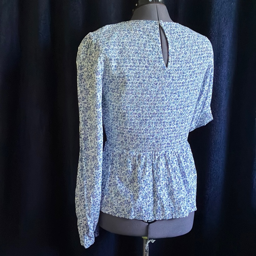 pretty smocked blouse size m - Picture 3 of 8